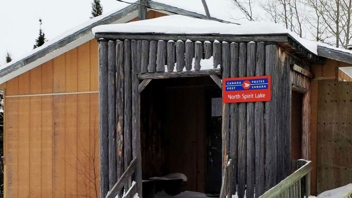 L’extérieur du bureau de poste de North Spirit Lake